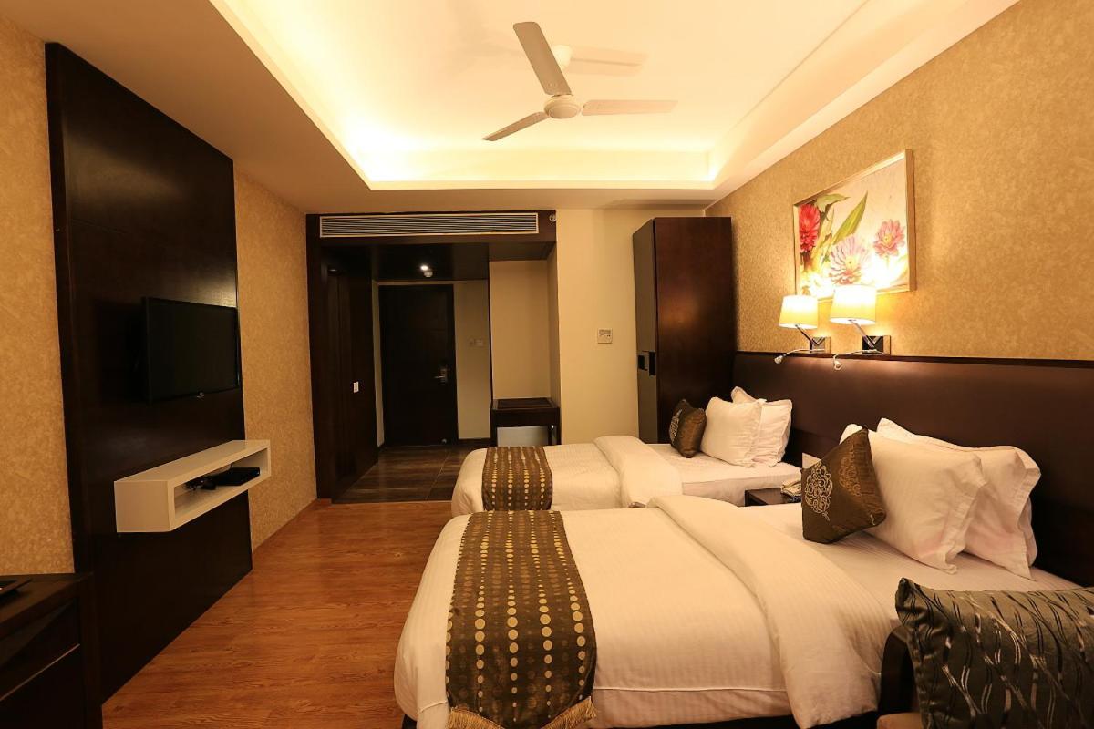 Nandan Kanan Hotel & Resort Sipra ภายนอก รูปภาพ
