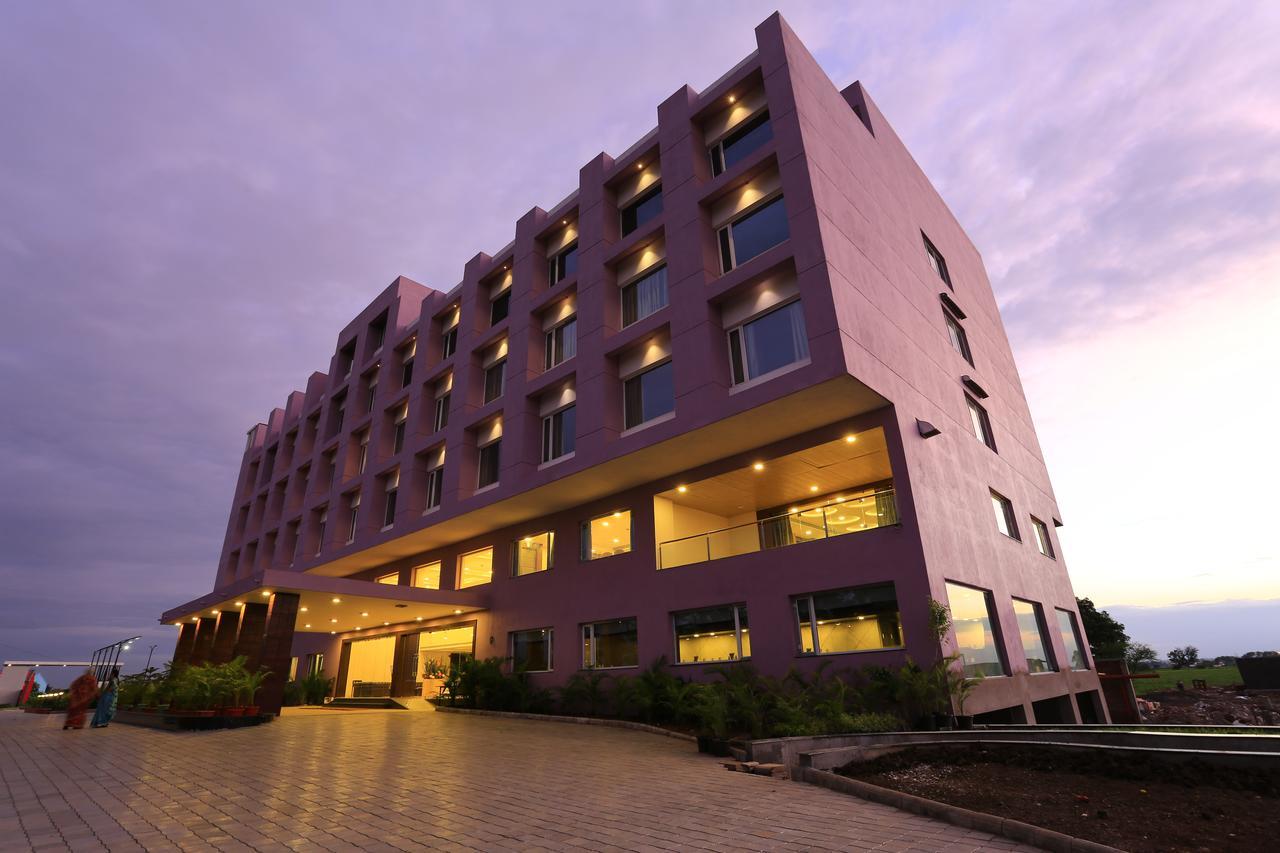 Nandan Kanan Hotel & Resort Sipra ภายนอก รูปภาพ