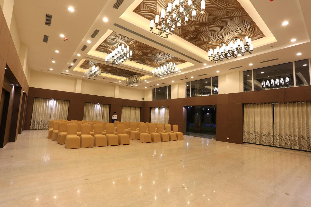 Nandan Kanan Hotel & Resort Sipra ภายนอก รูปภาพ