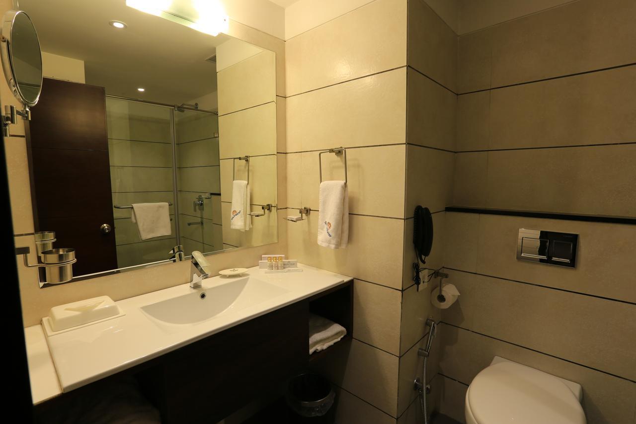 Nandan Kanan Hotel & Resort Sipra ภายนอก รูปภาพ