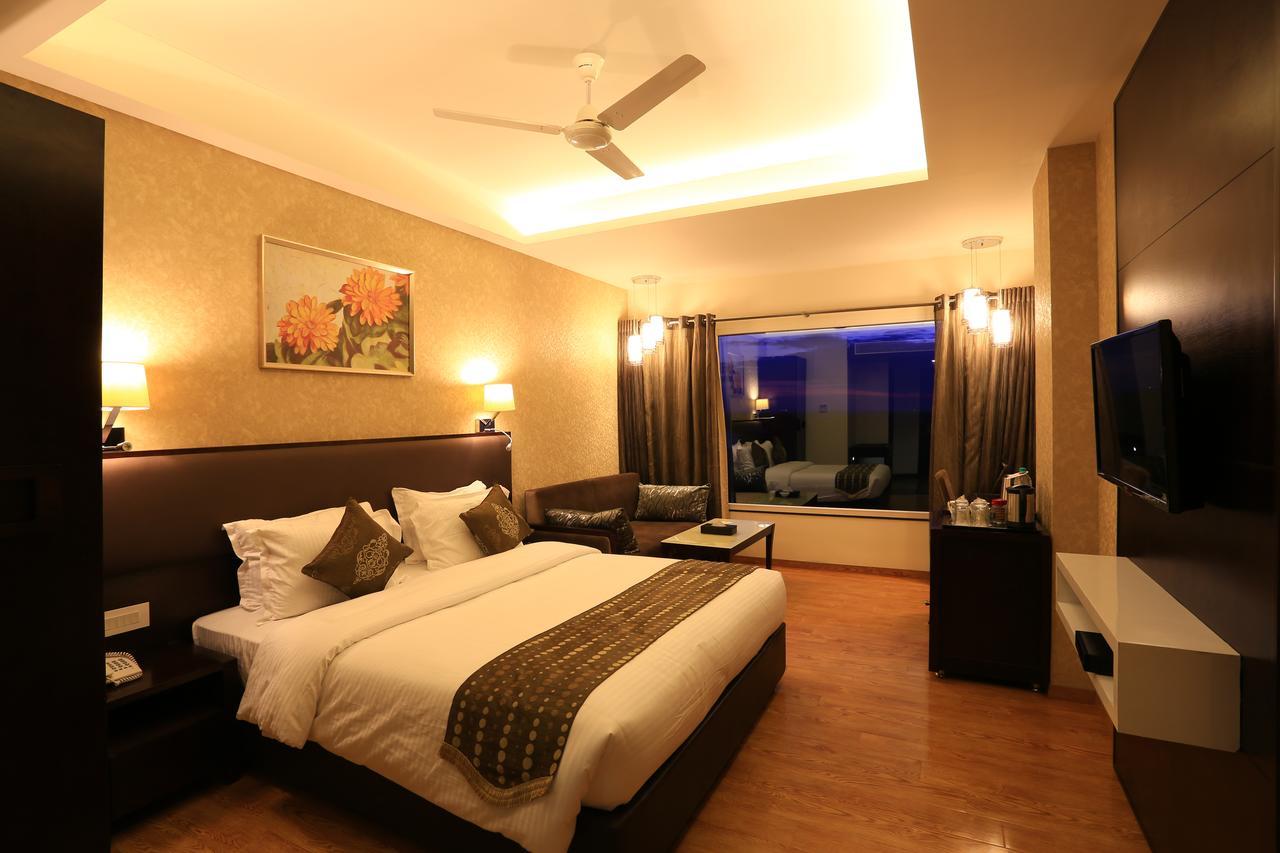Nandan Kanan Hotel & Resort Sipra ภายนอก รูปภาพ