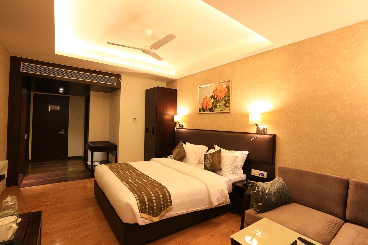 Nandan Kanan Hotel & Resort Sipra ภายนอก รูปภาพ