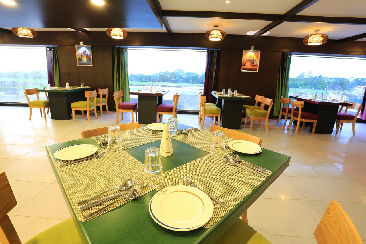 Nandan Kanan Hotel & Resort Sipra ภายนอก รูปภาพ