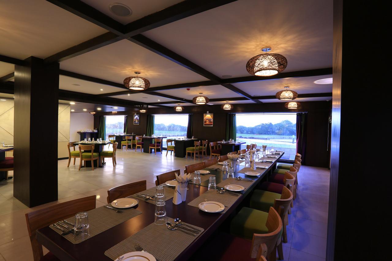 Nandan Kanan Hotel & Resort Sipra ภายนอก รูปภาพ