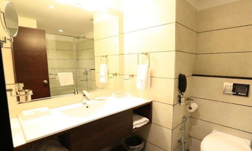 Nandan Kanan Hotel & Resort Sipra ภายนอก รูปภาพ